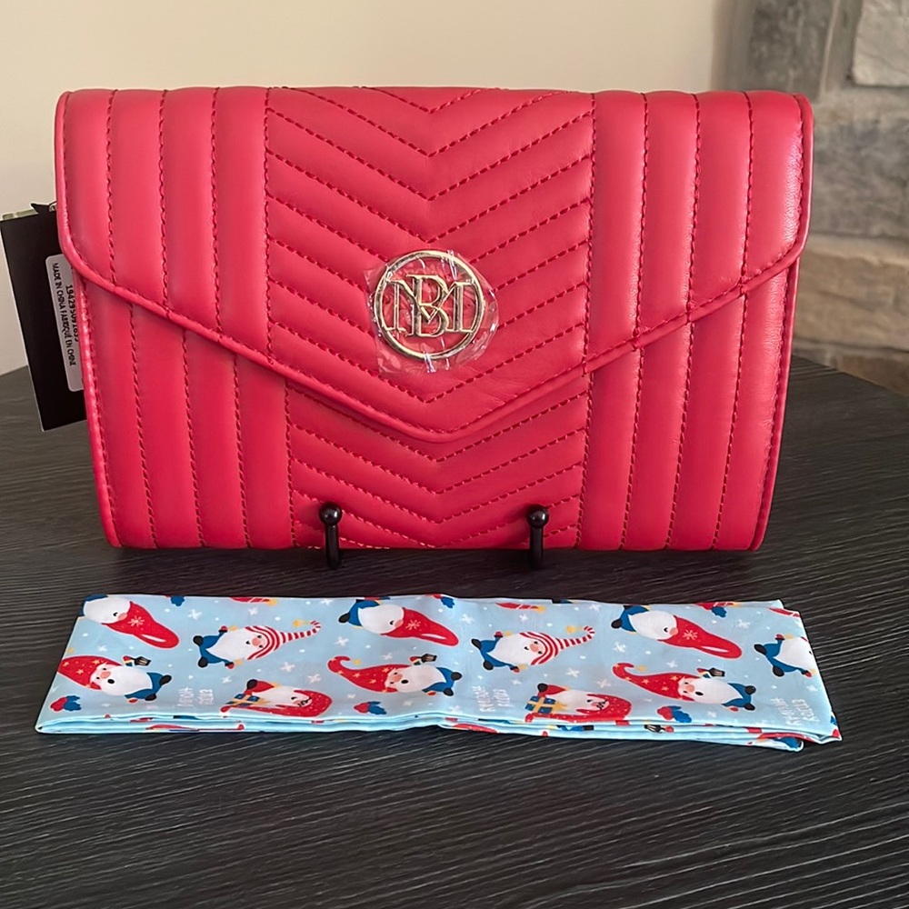 Badgley Mischka Quilted Clutch/Crossbody (comes with Christmas Twilly)